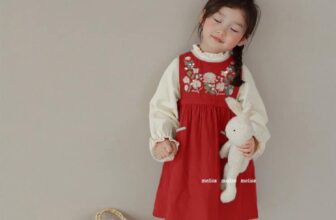 [???]  Thời trang trẻ em SamBon Kids  ?‍?❤️️?⭐️ Tiểu thư lá ngọc cành vàng
Em là số một trong lòng Mẹ Cha”
Chất thô cotton mềm mát mà k nhăn
– Size: 2-11y (12-40kg)
-Giá 265k
, shares-0✔️ , likes-0❤️️ , date-2024-11-12 04:37:52????????
