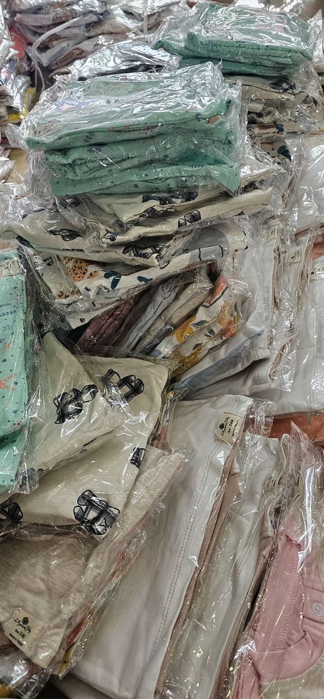 [🆕🇻🇳] LITIBABY Hồ Chí Minh 😎❤️️⭐️ Lô bộ sơ sinh dài e về lô mới. cHất liệu thun cotton an toàn da bé 100% mặc thoáng mát yên tâm lắm ạ
Giá chỉ #110k 1 bộ
, shares-1✔️ , likes-5❤️️ , date-2024-11-08 20:57:47🇻🇳🇻🇳🇻🇳📰🆕