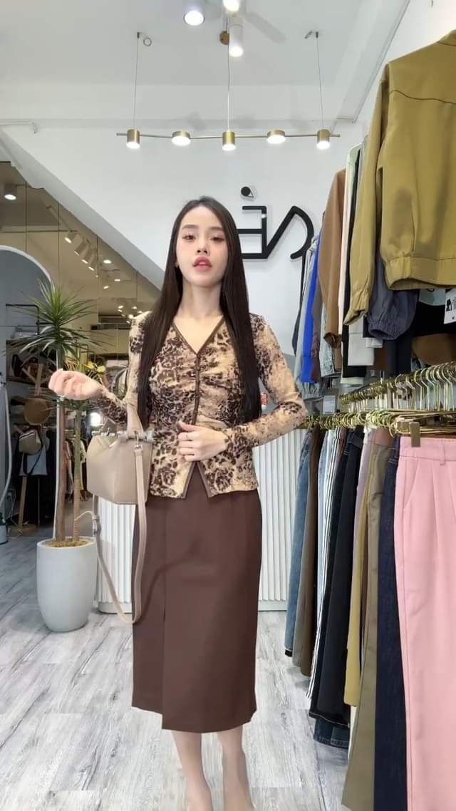 [???] Shop Néo – Thời trang nữ cao cấp  ? Top1Fashion ?  Áo thun lưới siêu sang #AN597 – có một chút nhẹ nhàng, tươi mát của những chiếc áo thun lưới ….chắc chẵn sẽ tô thêm phần trẻ trung, xinh xắn cho outfit c , shares-0✔️ , likes-0❤️️ , date-2024-11-09 18:00:55????????