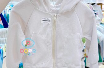 [🆕🇻🇳]  Door to door – Chuyên quần áo, giày dép và phụ kiện cho bé 😎❤️️⭐️ Áo mưa cho bé xịn xịn, mẫu siêu cưng và thiết kế tiện lợi em vừa về thêm nhiều mẫu mới lắm ạ!!!
Chất liệu EVA siêu mềm, siêu nhẹ, an toàn cho bé, chống thấ , shares-0✔️ , likes-0❤️️ , date-2024-11-10 19:11:26🇻🇳🇻🇳🇻🇳📰🆕