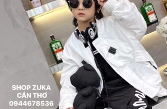 [🆕🇻🇳] Shop ZUKA Thời Trang Trẻ Em Cao Cấp 😎❤️️⭐️  𝐓𝐫𝐚𝐢 𝐘𝐞̂𝐮 𝐜𝐮̉𝐚 𝐦𝐞̣ 𝐜𝐮̛́ 𝐩𝐡𝐚̉𝐢 Đ𝐞̣𝐩 𝐧𝐡𝐮̛ 𝐇𝐨𝐭𝐁𝐨𝐲𝐬 𝐭𝐡𝐢̀ 𝐦𝐨̛́𝐢 𝐜𝐡𝐢̣𝐮 𝐜𝐨̛
Áo khoát xịn chất
Chỉ 1 màu hãng chaoboy
Sz 110/160
17kg đến 40kg
Ib nhanh nha  , shares-0✔️ , likes-1❤️️ , date-2024-11-10 17:34:09🇻🇳🇻🇳🇻🇳📰🆕