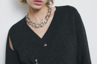 [???] V.I.C – XUẤT KHẨU – Hàng xuất khẩu có sẵn ? Top1Fashion ?  CUT-OUT WOOL JACKET Em áo len cá tính nhất trong bộ sưu tập thu đông mới nhất của hãng. Từ form tới màu sắc, điểm  cho phong cách. Gu chị nào đừng bỏ qua n , shares-1✔️ , likes-47❤️️ , date-2024-11-11 16:00:15????????