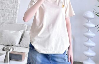[🆕🇻🇳] ViS Store 👕 Top1Fashion 👗  MỜ L BÊ T SHIRT
☞ Giá: 185
Áo thun form dáng trẻ trung, thoải mái dễ mặc. Thêu logo nhẹ nhàng, tinh tế. Chất thun cotton 4c mịn đẹp, mềm mát, co giãn 4 chi , shares-0✔️ , likes-1❤️️ , date-2024-11-10 16:26:44🇻🇳🇻🇳🇻🇳📰🆕