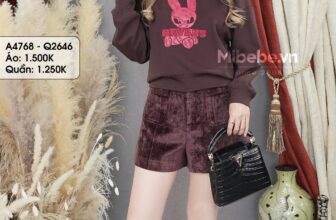 [???] Mibebe – Chuyên thời trang nữ nhập trực tiếp từ Hàn Quốc và Hong Kong  ? Top1Fashion ?  OUTFIT THUDONG trẻ trung với áo sweater cùng short nhung, gam màu trung tính dễ dàng kết hợp phụ kiện Xuống phố đầy năng động và thoải mái. Yêu thích OUTFI , shares-0✔️ , likes-3❤️️ , date-2024-11-11 22:31:07????????