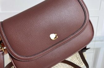 [???] Loan Vo – Chuyên các mặt hàng xuất khẩu quần áo, giày dép, túi xách  ? Top1Fashion ?  MÀU ĐỎ RƯỢUU vẫn giá TỐT Siêu sang ạ hợp làm quà 20/11
Đỏ cũng dành cho NOEL VÀ TẾT
CCH LEGACY SHOULDER BAG CU099
Check code fulltag
Mẫu basic nhưng s , shares-1✔️ , likes-1❤️️ , date-2024-11-11 18:05:52????????