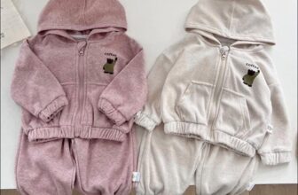 [🆕🇻🇳] Bob Kids -Clother for chilren 🧑‍🧒❤️️👶⭐️  Bộ áo khoác màu cực xinh dành cho các ngoan xinh yêu của mẹ.
– Chất len lông thỏ siêu mềm mại ấm áp, giúp bé dễ dàng mix đồ dịp thu đông này.
Ship COD  , shares-0✔️ , likes-3❤️️ , date-2024-11-12 04:19:58🇻🇳🇻🇳🇻🇳📰🆕