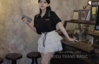 [???] Ngân – Chuyên sỉ hàng VNXK – KHO SỈ HÀNG VNXK SẴN TẬN XƯỞNG ? Top1Fashion ?  SET ÁO ĐEN CỔ VIỀN REN TRẮNG + CHÂN VÁY TRẮNG REN TẦNG
Lẻ #245k
•••••••••••••••••♡•••••••••••••••••
Tuyển sỉ từ 5sp
Join group sỉ:
#thoitrangnu #c , shares-0✔️ , likes-0❤️️ , date-2024-11-11 06:20:17????????