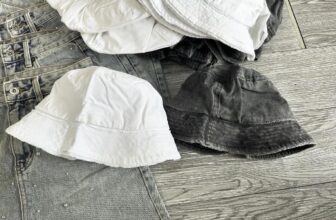 [???] Pomapan – Store vnxk – Thiết kế & Thời trang  ? Top1Fashion ?  Buckett classic _n2112
Về em nón đơn giản mà xinh quá nè các nàng của em ơiiiii
Form tròn, ôm đầu
Onset xinh nhé ahhhh
Trắng / Xám
_______________
s , shares-0✔️ , likes-4❤️️ , date-2024-11-12 02:17:59????????