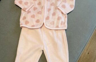 [???]  Tủ mẹ Kate – Shop quần áo trẻ em chuẩn Authentic  ?‍?❤️️?⭐️ Ảnh cận chất set nỉ bông cực xinh của Matalan đây ạ. Ảnh web xinh, nhưng ảnh thật còn mê hơn ý. Chất vải nó mướt mượt…290k/set
Size: 3/6m, 6/9m, 9/1 , shares-0✔️ , likes-0❤️️ , date-2024-11-27 05:52:54????????