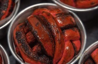 [🆕🇻🇳] Đậm và Nhạt – Tiệm bánh 🍔 Top1Food  🍜 MỞ BÁN 𝗩𝗲𝗹𝘃𝗲𝘁 𝗯𝗮𝗯𝗸𝗮 (𝘴𝘦𝘢𝘴𝘰𝘯𝘢𝘭)
Bánh mì nhung đỏ cuộn chocolate, đường đen, hài hoà cùng sốt creamcheese ít ngọt.Bánh mới theo mùa đã được lên kệ, mời bạ , shares-3✔️ , likes-84❤️️ , date-2024-11-29 02:46:10🇻🇳🇻🇳🇻🇳📰🆕