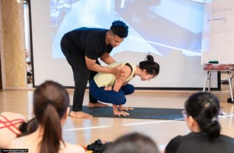 Hương Anh Fitness & Yoga  🧘Top1Yoga🧘   ĐỊNH TUYẾN ASANA CÙNG 𝐌𝐀𝐒𝐓𝐄𝐑 𝐑𝐀𝐉𝐀 – KHÓA ĐÀO TẠO HLV YOGA 200H K115Yoga định tuyến là một khía cạnh quan trọng của việc thực… , shares-0✔️ , likes-24❤️️ , date-2024-11-29 16:12:56🇻🇳🇻🇳🇻🇳📰🆕