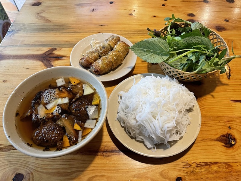 Quán bún chả ngon ở Hà Nội. Quán bún chả ngon rẻ ở Hà Nội