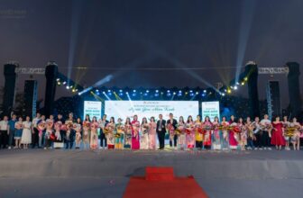 Đi Lễ Hội Tháng 11 Khu Vực Miền Bắc Của DWN Mới Biết “đỉnh Nóc, Kịch Trần, Bay Phấp Phới” Là Có Thật  [👨‍🎓🇻🇳] dwn.com.vn