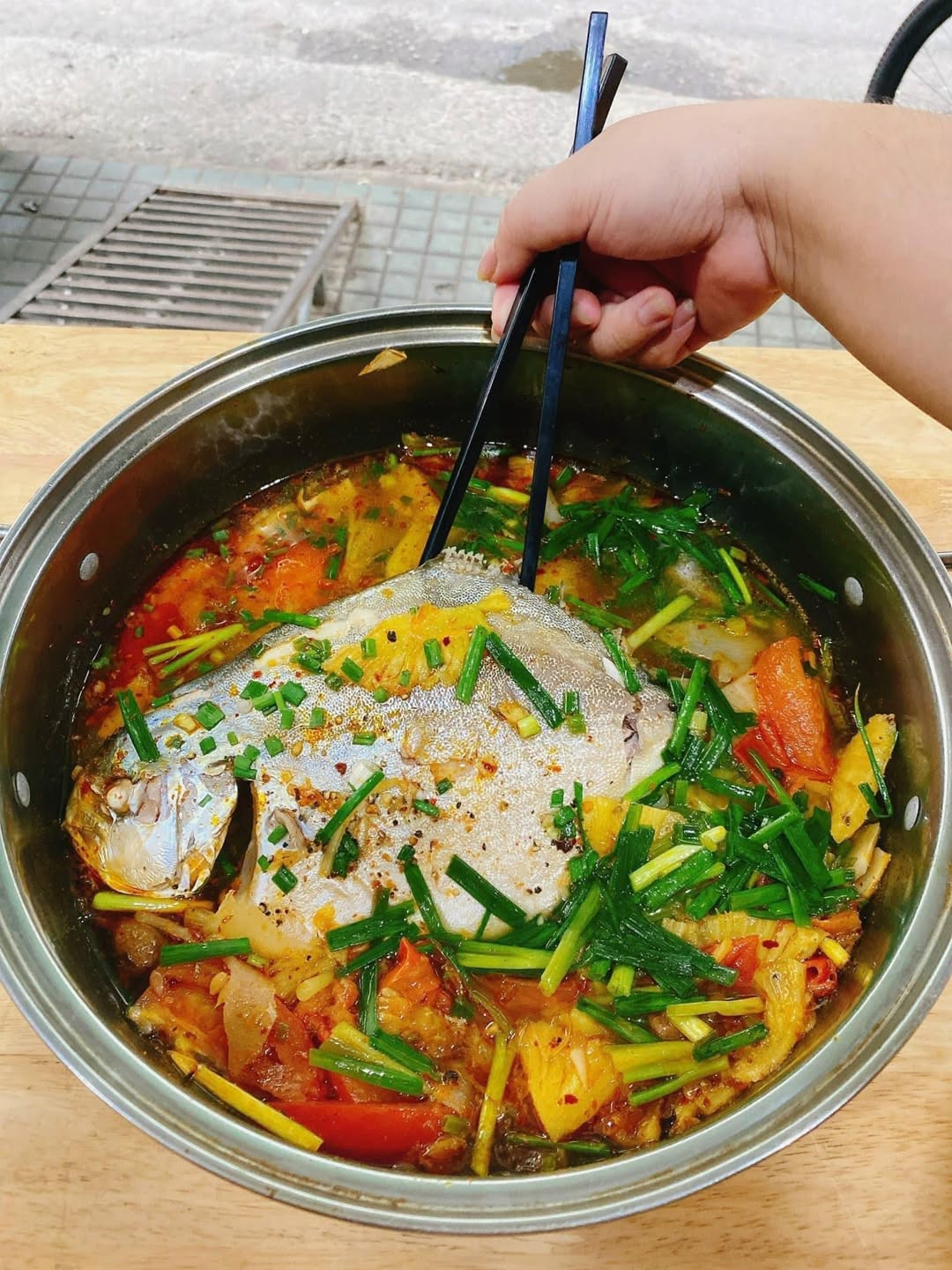 [🆕🇻🇳] CÀ MÈN – Đặc sản quê hương Quảng Trị 🍔 Top1Food 🍜 Chiều chiều mát trời, ghé Mèn làm nồi um chua nì anh chị ơiii!

Cá chim trắng biển tươi, béo, thịt ngọt khỏi phải bàn rồi; đem um cùng cà chua, dứa, ăn kèm , shares-0✔️ , likes-22❤️️ , date-2024-12-07 22:48:16🇻🇳🇻🇳🇻🇳📰🆕