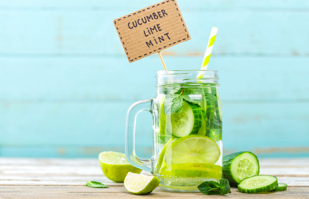 Nước detox chanh, dưa chuột và nha đam