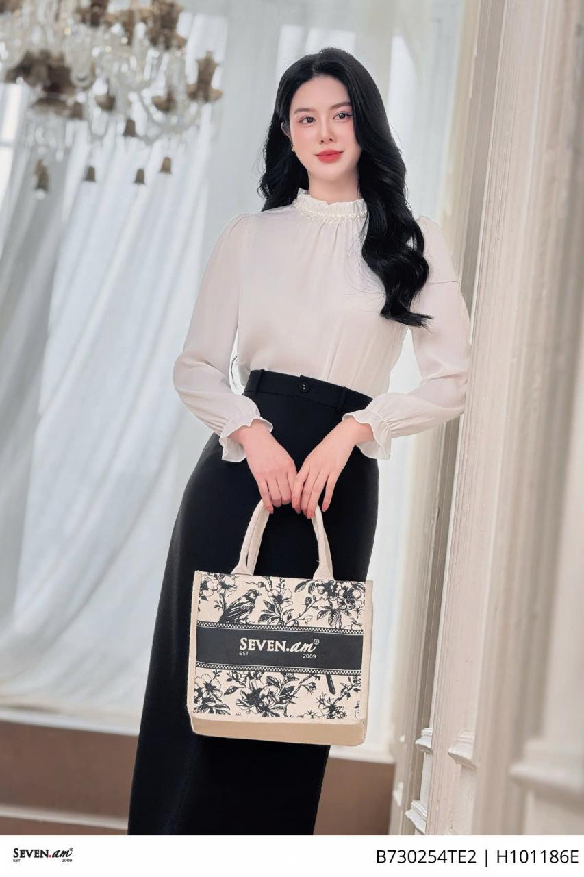 [🛒🇻🇳]Áo sơ mi lụa vân trắng cổ đính ngọc trai thời trang nữ H101186E – Seven.AM , SKU – – sevenam.vn 🇻🇳🛒Top1Shop🛒 🇻🇳Top1Vietnam🇻🇳 🛍🛒🇻🇳