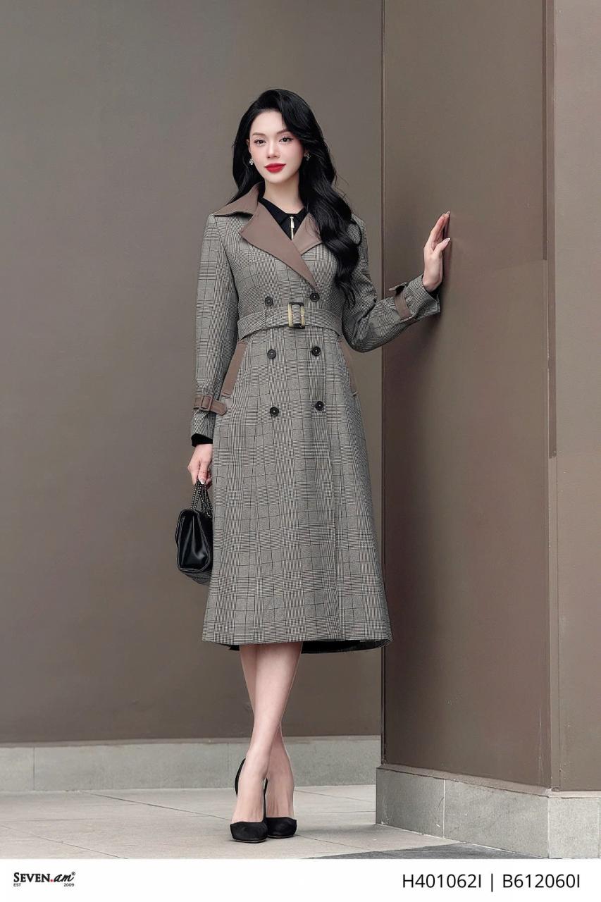 [🛒🇻🇳]Áo khoác măng tô dáng dài hoạ tiết kẻ thời trang nữ Seven.AM H401062I – Seven.AM , SKU – – sevenam.vn 🇻🇳🛒Top1Shop🛒 🇻🇳Top1Vietnam🇻🇳 🛍🛒🇻🇳
