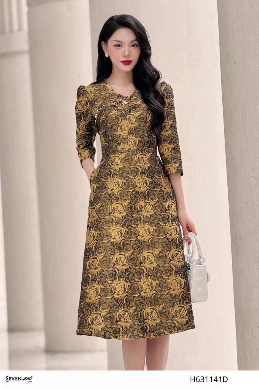 [🛒🇻🇳]Đầm xòe gấm vân hoa hồng nổi vàng cốm thời trang nữ Seven.AM H631141D – Seven.AM , SKU – – sevenam.vn 🇻🇳🛒Top1Shop🛒 🇻🇳Top1Vietnam🇻🇳 🛍🛒🇻🇳
