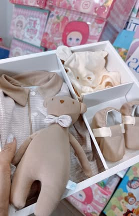 [???] Pomapan – Store vnxk – Thiết kế & Thời trang  ? Top1Fashion ?  Ngập nhà
Dép da quai ngang, basic form siêu xinh
Mix & match siêu okila nhé ahhhh
35-39
Xám / Nude
_____________________shopee.vn/pomapanLivest , shares-0✔️ , likes-0❤️️ , date-2024-12-25 02:15:46????????