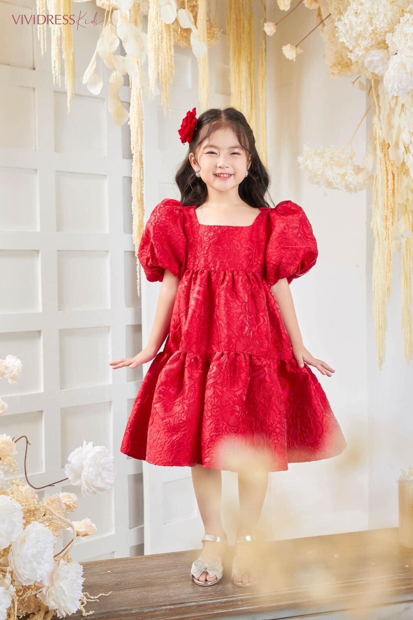 [🆕🇻🇳]  Carrot – Design for Girls – nhãn hiệu thời trang thiết kế dành cho bé gái từ tháng 01/2015 🧑‍🧒❤️️👶⭐️ BST NOEL 2023
Với tông đỏ, trắng, đen chủ đạo, hoạ tiết kẻ caro cổ điển không bao giờ cũ cùng chất liệu thô boi và linen thấm hút mồ hôi, BST Noel 2023 củ , shares-2✔️ , likes-53❤️️ , date-2023-11-13 16:38:30🇻🇳🇻🇳🇻🇳📰🆕