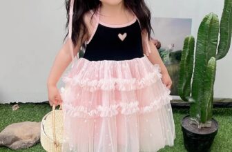 [🆕🇻🇳]  Homey baby – Đồ xinh cho bé yêu 🧑‍🧒❤️️👶⭐️ #H285170 – giá #255k
Phiên bản nâng cấp hơn của chiếc suit 2 dây thêu trái tim nè các mẹ
Bản này là váy dành cho các bạn lớn, 2 dây kết hợp cổ yếm, ngực kh , shares-0✔️ , likes-1❤️️ , date-2024-05-11 17:44:00🇻🇳🇻🇳🇻🇳📰🆕