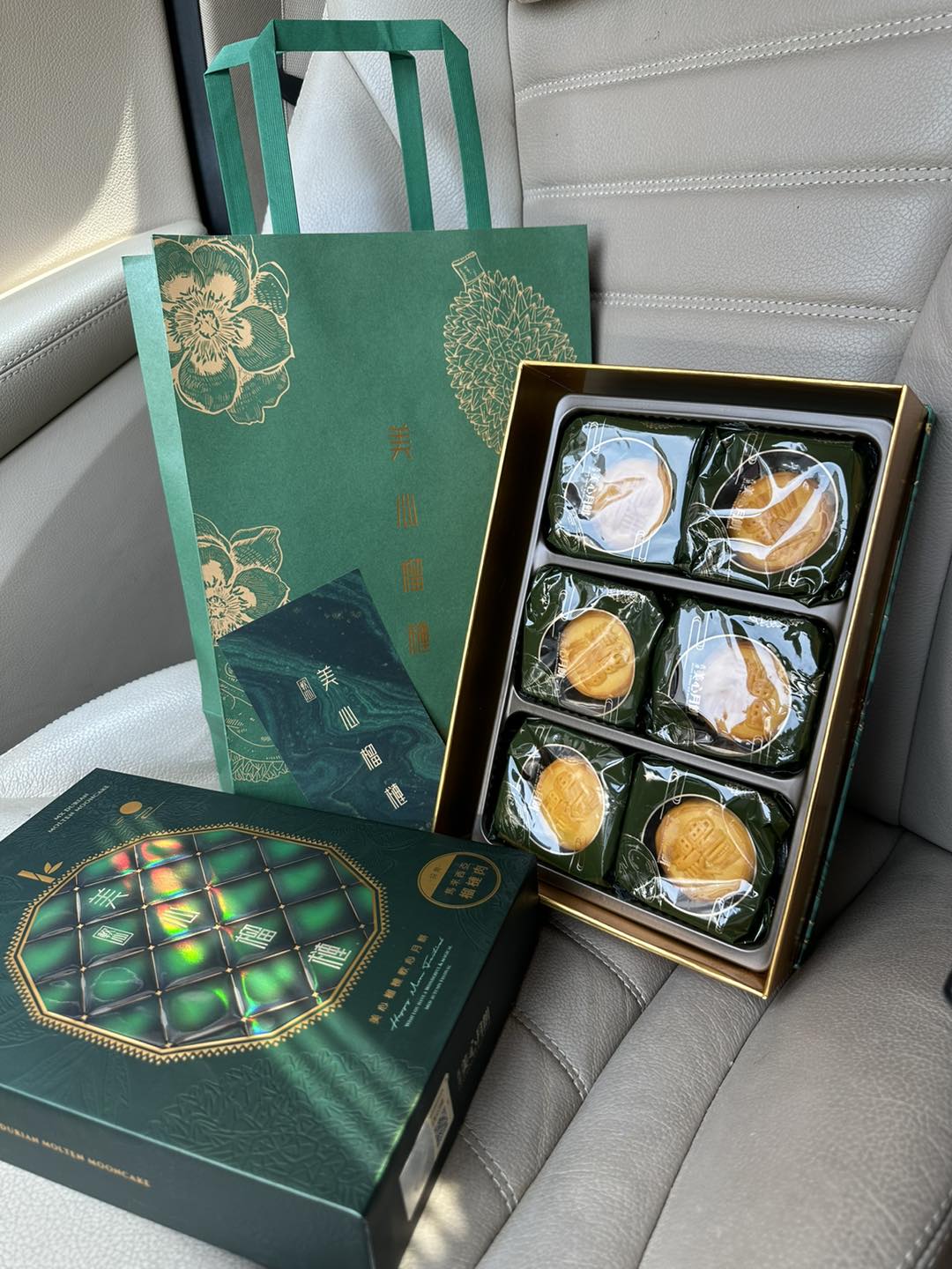 [🆕🇻🇳] 𝐁𝐚́𝐧𝐡 𝐭𝐫𝐮̛́𝐧𝐠 𝐜𝐡𝐚̉𝐲 𝐋𝐚𝐯𝐚 𝐇𝐨𝐧𝐠 𝐊𝐨𝐧𝐠 🍔 Top1Food  🍜 Bánh trung thu nhà em năm nay 
chỉ còn 30 hộp bánh sầu riêng 
Em sale mạch luôn 
LH:0388801988
#banhtrungthu #bánhtrứngchảylavahongkong #banhtrungthutrungc , shares-0✔️ , likes-5❤️️ , date-2024-09-17 05:15:51🇻🇳🇻🇳🇻🇳📰🆕