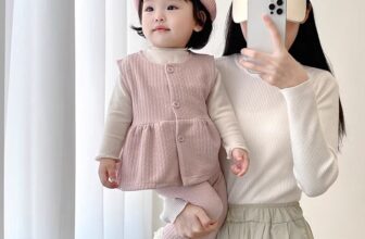 [🆕🇻🇳]  Homey baby – Đồ xinh cho bé yêu 🧑‍🧒❤️️👶⭐️ #H364207 – set 3 món – giá #295k
Mẹ lười mix đồ thì cứ chọn set mix sẵn là xong nha
Set 3 món: áo gile babydoll + quần legging + áo giữ nhiệt. Tone hồng b , shares-0✔️ , likes-1❤️️ , date-2024-09-26 19:31:31🇻🇳🇻🇳🇻🇳📰🆕