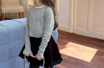 [🆕🇻🇳] Béiu – Baby Clothes – Đồ trẻ em 🧑‍🧒❤️️👶⭐️ Trời se se lạnh chỉ cần 1 em áo thun dài tay này mix cùng 1 chân váy xếp ly là siêu xinh tự tin xuống phố rồi các mẹ ơiMẫu này nhà em về 2 màu ghi và đe , shares-2✔️ , likes-6❤️️ , date-2024-09-26 17:01:02🇻🇳🇻🇳🇻🇳📰🆕