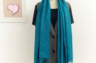 [???] Xếp home  (vintagenhatrang)  ? Top1Fashion ?  Khăn len mềm Nhật, màu xanh sang
Note: Hết khăn Xếp xoá bài ạ.
Cond: 88%
Size: 70*160cm
Price: 85k
#xephomeconhang
XẾP HOME
Ad: STH21-11 đường 12N , shares-0✔️ , likes-0❤️️ , date-2024-10-12 01:51:31????????