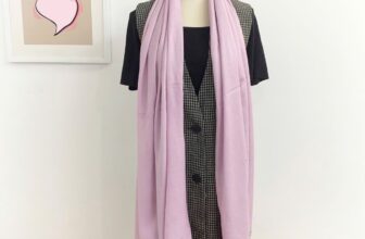 [???] Xếp home  (vintagenhatrang)  ? Top1Fashion ?  Khăn len Nhật tím nhạt, màu xinh, chất mềm mịn
Note: Hết khăn Xếp xoá bài ạ.Cond: 88% (Lỗi vết bẩn)
Size: 70*180cm
Price:  70k
#xephomeconhangXẾP HOME , shares-0✔️ , likes-0❤️️ , date-2024-10-12 01:49:33????????