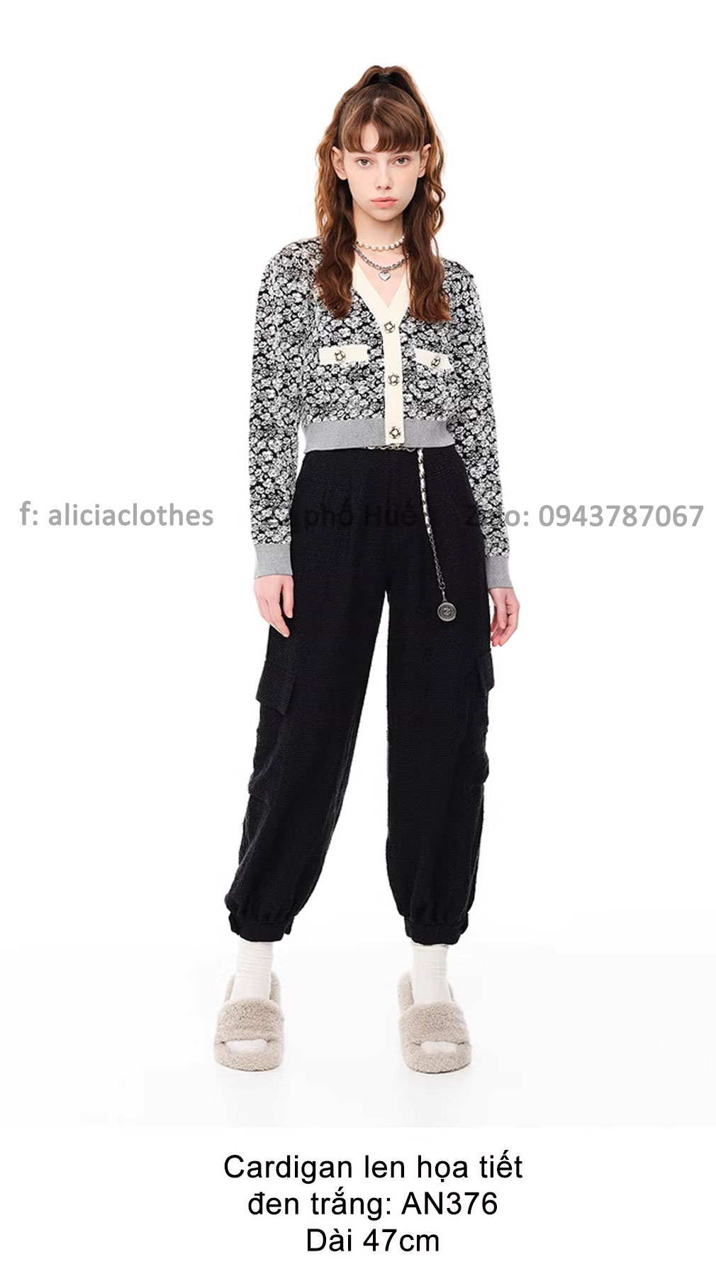 [🆕🇻🇳] Alicia Clothes – Thời trang xuất khẩu 👕 Top1Fashion 👗   𝘿𝙕𝙕𝙄𝙏 𝙍𝙚𝙩𝙧𝙤 𝙅𝙖𝙘𝙦𝙪𝙖𝙧𝙙 𝘿𝙚𝙨𝙞𝙜𝙣 𝘾𝙖𝙧𝙙𝙞𝙜𝙖𝙣
Cardigan len D’zzit hoạt tiết hoa trắng đen vừa trendy lại có nét retro thời xưa. Lấy cảm hứng từ hoa nhài nên nhìn , shares-0✔️ , likes-2❤️️ , date-2024-10-12 18:05:09🇻🇳🇻🇳🇻🇳📰🆕