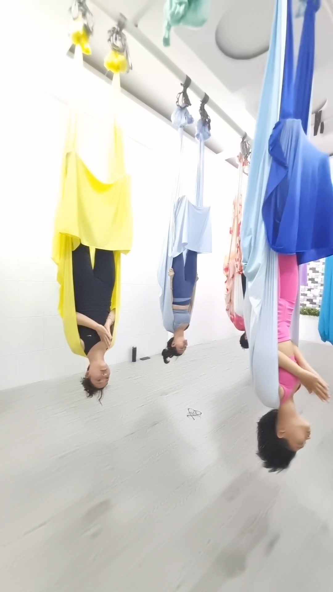 [???] Chill Yoga – Yoga_Aerial Yoga_Inside Flow  ? Top1Yoga ??‍♀️ 2 lớp đang chiêu sinh chuẩn bị mở. Bạn chỉ cần mê AERIAL, Chill lo từ A_Z cho bạn nhé.
 Lịch tập AERIAL 
 (Tối đa 9 Hv mỗi lớp nên đảm bảo chất lượng)
 Lớp , shares-0✔️ , likes-0❤️️ , date-2024-10-23 04:20:48????????