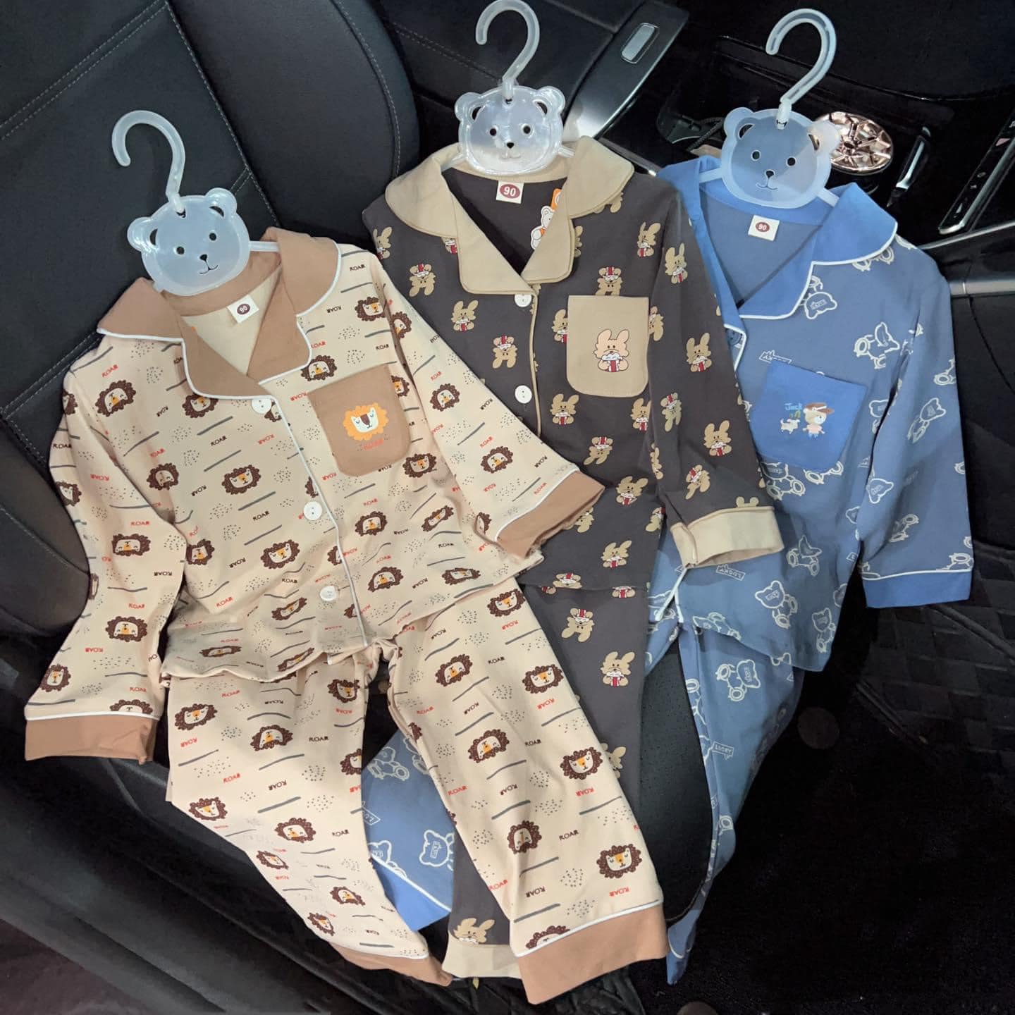 [🆕🇻🇳]  BEBÉ KIDS- Thời trang cao cấp cho bé yêu 🧑‍🧒❤️️👶⭐️ Với chất liệu mềm mại, đường may tỉ mỉ,
Em set tạo nên chất riêng cho bé yêu
———
: ship COD toàn quốc
Hotline: 0902662140
, shares-0✔️ , likes-2❤️️ , date-2024-10-29 19:36:44🇻🇳🇻🇳🇻🇳📰🆕