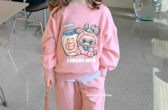 [🆕🇻🇳] Kiddie Kiddo – Thời trang trẻ em cao cấp 🧑‍🧒❤️️👶⭐️ Set LABUBU MILK nhà Jam & Jenny này ngọt xỉu ạ, bé mặc như cây kẹo bông luôn
Đẹp – xinh quá đi mất
Những set nỉ da cá như này mặc thu đông tiện vô c , shares-0✔️ , likes-9❤️️ , date-2024-10-29 04:04:57🇻🇳🇻🇳🇻🇳📰🆕