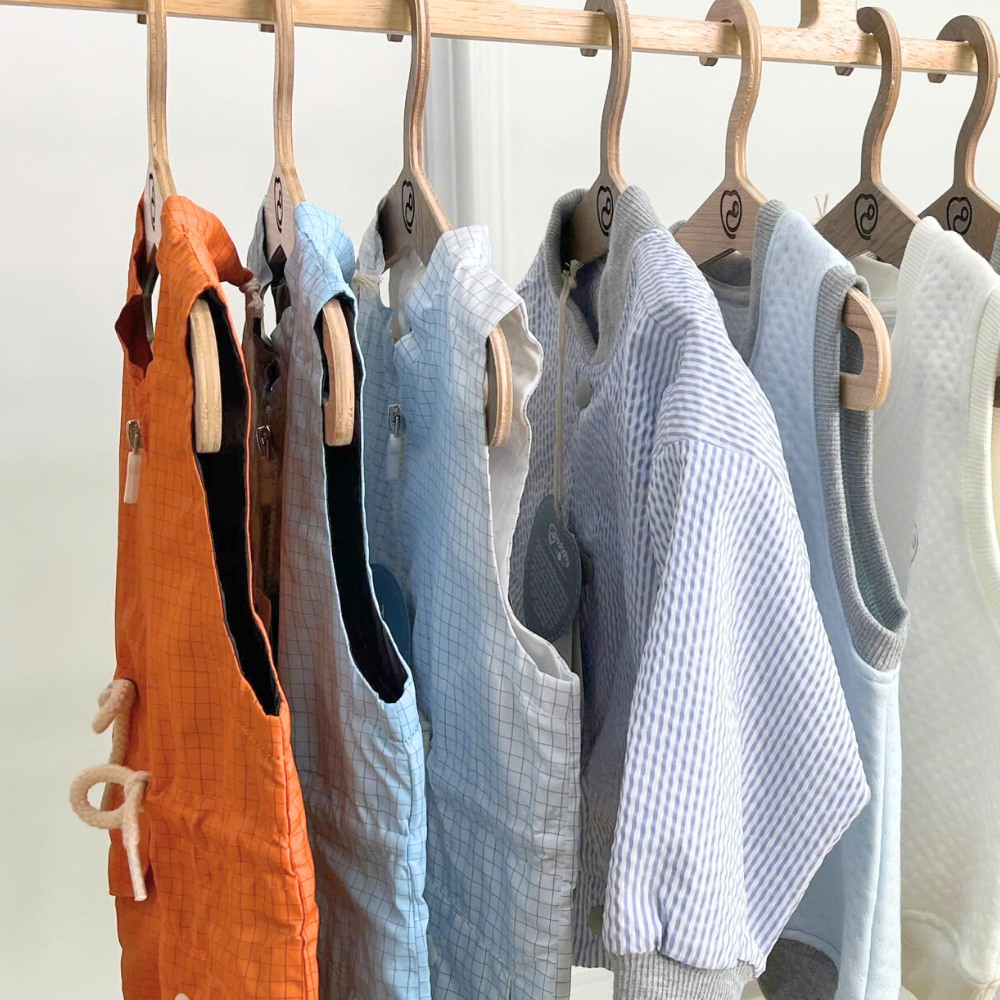 [🆕🇻🇳] BU Corner là Đại lý chính thức của BU Baby 😎❤️️⭐️ Lạnh rồi sắm áo gió BU thôi mẹ ơi!!!
Chất áo gió mềm nhẹ, form rộng rãi để con mặc thêm áo bên trong. Đảm bảo ấm áp cho con muôn nơi.
Mẹ IB để đặt hàng  , shares-0✔️ , likes-7❤️️ , date-2024-10-28 18:18:33🇻🇳🇻🇳🇻🇳📰🆕