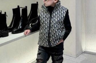 [🆕🇻🇳] Bum Kids – Cửa hàng quần áo cho bé 🧑‍🧒❤️️👶⭐️ Gile phao béo Dio
• hoạ tiết Dio  xuất sắc luôn ah , đẹp xinh cực chơii  , mẫu phao béo đầu tiên cập bếnn !!!
size 100-160 ( 12kg – 40kg )
BUM KID , shares-0✔️ , likes-4❤️️ , date-2024-10-28 17:17:47🇻🇳🇻🇳🇻🇳📰🆕