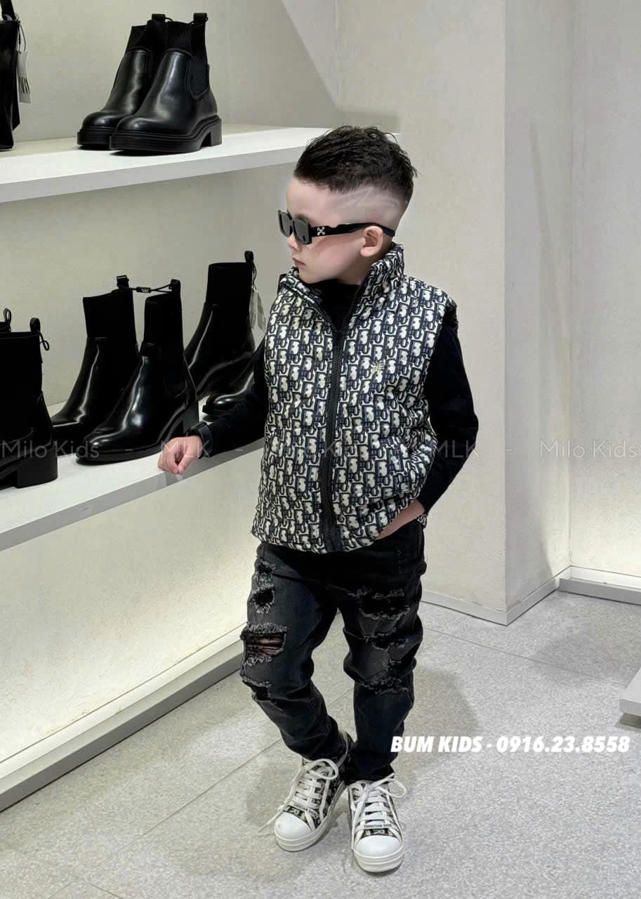 [🆕🇻🇳] Bum Kids – Cửa hàng quần áo cho bé 🧑‍🧒❤️️👶⭐️ Gile phao béo Dio
• hoạ tiết Dio  xuất sắc luôn ah , đẹp xinh cực chơii  , mẫu phao béo đầu tiên cập bếnn !!!
size 100-160 ( 12kg – 40kg )
BUM KID , shares-0✔️ , likes-4❤️️ , date-2024-10-28 17:17:47🇻🇳🇻🇳🇻🇳📰🆕