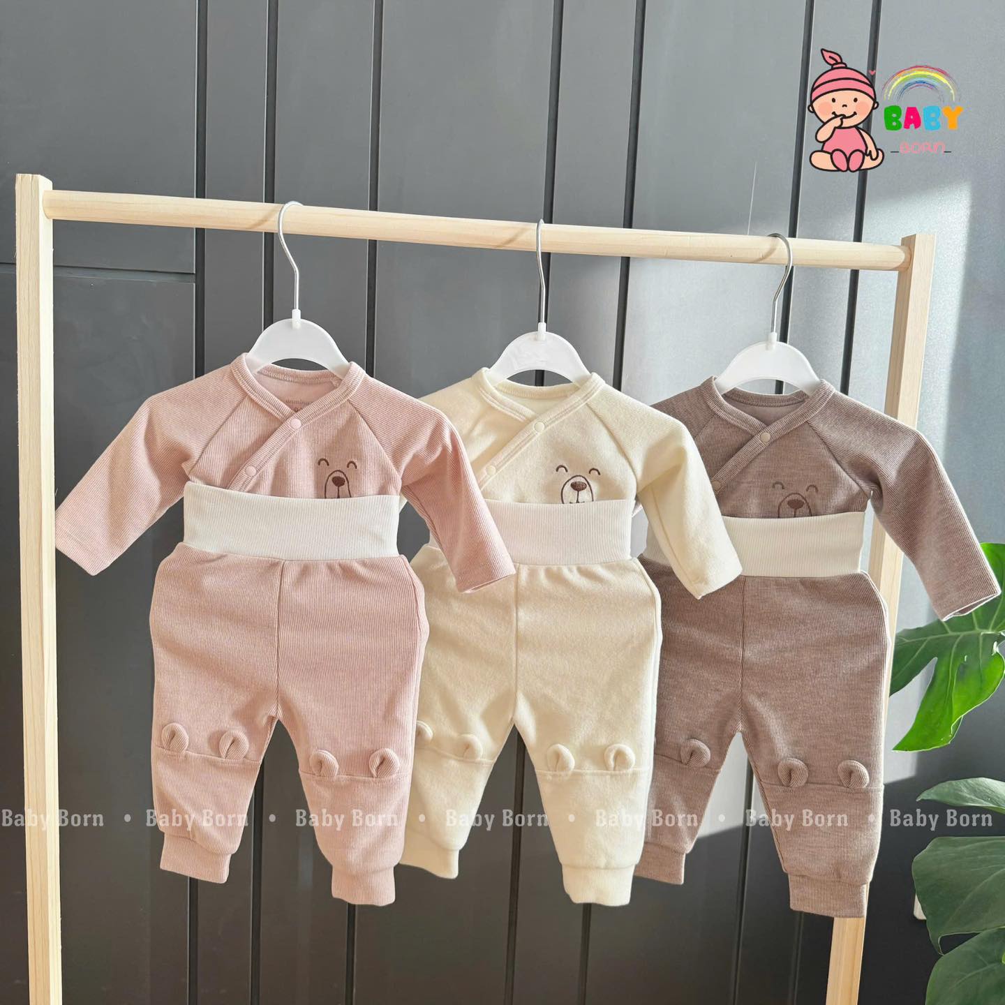 [🆕🇻🇳]  BEBÉ KIDS- Thời trang cao cấp cho bé yêu 🧑‍🧒❤️️👶⭐️ Với chất liệu mềm mại, đường may tỉ mỉ,
Em set tạo nên chất riêng cho bé yêu
———
: ship COD toàn quốc
Hotline: 0902662140
, shares-0✔️ , likes-2❤️️ , date-2024-10-29 19:36:44🇻🇳🇻🇳🇻🇳📰🆕
