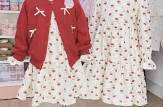 [🆕🇻🇳] Bắp Xinh Shop – Thời Trang Của Bé 🧑‍🧒❤️️👶⭐️ 𝐒𝐞𝐭 𝐯á𝐲 𝐡𝐨𝐚 𝐤è𝐦 á𝐨 𝐜𝐚𝐫𝐝𝐢𝐠𝐚𝐧 đẹ𝐩 𝐪𝐮á đ𝐢𝐢𝐢𝐢𝐢𝐢……
Váy chất liệu thô tăm nhung mềm mại, ấm áp cho bé, cổ tay cách điệu bèo nhúm cực yêu
Áo cardigan khoác ng , shares-1✔️ , likes-14❤️️ , date-2024-10-30 22:24:49🇻🇳🇻🇳🇻🇳📰🆕