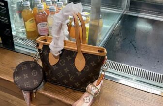 [🆕🇻🇳] Bảo Yến Store – CHUYÊN TÚI XÁCH XUẤT DƯ, SUPER VIP, SIÊU CẤP🛍️🛍️🛍️ 👕 Top1Fashion 👗  Gì chứ bản này nhà em khách không biết chê là gì  giỏ xinh size 20 ( vừa tất cả các dòng điện thoại ) + kèm ví nhỏ móc tròn ạ
full 2 box  ạaaaaa
, shares-0✔️ , likes-3❤️️ , date-2024-11-01 06:25:57🇻🇳🇻🇳🇻🇳📰🆕