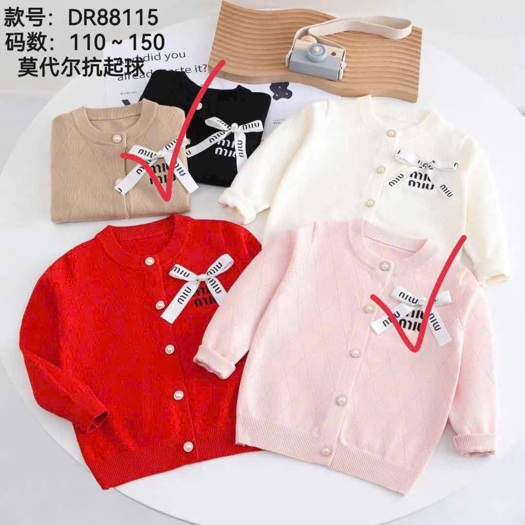 [🆕🇻🇳] Kemy Kids 😎❤️️⭐️ Áo cadigan len cho bé về rồi đây ạ, chất len mềm mịn, kiểu cách đơn giản dễ phối đồ lắm ạ
Size:1-5t
——————————
KEMYKIDS
– Địa chỉ:  , shares-0✔️ , likes-0❤️️ , date-2024-11-02 03:33:25🇻🇳🇻🇳🇻🇳📰🆕