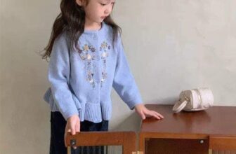 [🆕🇻🇳] Nhà Hạt Dẻ – Thời trang Trẻ em và Gia đình 😎❤️️⭐️ Áo len cardigan viền loe, thêu hoa vintage xịn sò, mặc thu đông mix váy quá xinhhh ạ.
Trả order còn dư mí chiếc thui ah
Size 110 – 1c
Size 120 – 2c
Giá , shares-0✔️ , likes-0❤️️ , date-2024-11-01 02:40:09🇻🇳🇻🇳🇻🇳📰🆕