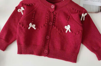 [🆕🇻🇳] Cá Mập Em Bé – Thời Trang Trẻ Em Đà Nẵng 🧑‍🧒❤️️👶⭐️ “Áo khoác len cardigan dệt kim màu đỏ với nơ trắng – nét ngọt ngào và nổi bật cho những ngày se lạnh!  Bé sẽ thật ấm áp và xinh xắn như một nàng công chúa  , shares-0✔️ , likes-30❤️️ , date-2024-11-03 04:00:15🇻🇳🇻🇳🇻🇳📰🆕