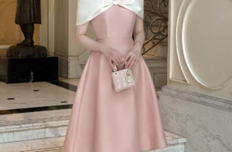 [🆕🇻🇳] YAME – For the love of black & white 👕 Top1Fashion 👗  𝐀𝐔𝐓𝐔𝐌𝐍 𝐖𝐇𝐈𝐒𝐏𝐄𝐑𝐒 𝐱 𝐌𝐢𝐬𝐬 𝐓𝐡𝐚𝐧𝐡 𝐂𝐡𝐚𝐧𝐠Quý cô Thanh Chang sang trọng, duyên dáng và đầy kiêu kỳ bên BEST SELLER Kanji Dress nằm trong BST Autumn Whispers.C , shares-1✔️ , likes-27❤️️ , date-2024-10-31 15:00:09🇻🇳🇻🇳🇻🇳📰🆕