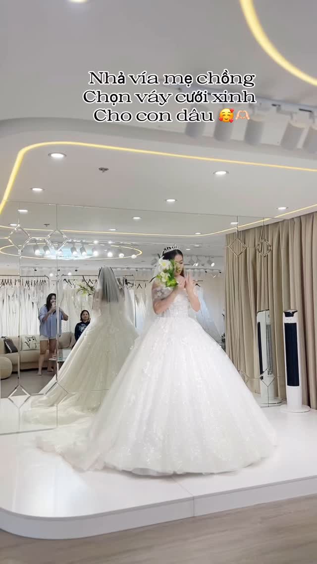 [🆕🇻🇳] La Rosa Bridal – Makeup – wedding dress and more ..! 🤵🏻 Top1Wedding 👰🏻  #Larosa lại nhả vía mẹ chồng đưa con dâu đi chọn váy cưới đẹp nè các dâu ơiiiii 
 , shares-0✔️ , likes-0❤️️ , date-2024-11-05 15:39:18🇻🇳🇻🇳🇻🇳📰🆕