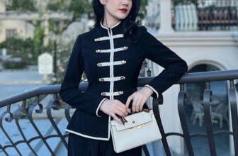 [🆕🇻🇳] The MAGNOLIA 👕 Top1Fashion 👗  “RITA TOP” mang đậm chất đặc trưng của một must have item, bởi hoạ tiết bo viền chi tiết, tỉ mỉ sẽ giúp quý cô trở nên thanh lịch và nổi bật.
Màu Đen luôn , shares-5✔️ , likes-10❤️️ , date-2024-11-02 18:21:52🇻🇳🇻🇳🇻🇳📰🆕