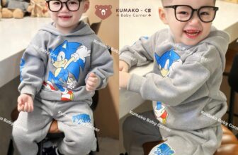 [???] Kumako Baby Corner ?‍?❤️️?⭐️ Tiếp tục lên mẫu cho các mom chọn ạ
Bộ nỉ nhím sonic xám có mũ cho bé trai
Bảng size tham khảo
Sz 18/24-5/6y ( 7-24kg) tương đương sz 90-130
Sz18/24- , shares-1✔️ , likes-9❤️️ , date-2024-11-02 17:25:43????????