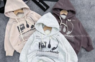 [🆕🇻🇳]  CHUNKids.vn – (Chun Kids )-Cửa hàng quần áo sơ sinh & trẻ em 🧑‍🧒❤️️👶⭐️ Hoodie tai nghe siu hot nhà CHUN vs tone màu Hàn quá mê nhaaa
Chất liệu nỉ Nàn lót lông dày ấm
Size 17->36kg hơn
Chấm (•) inbox để mẹ Chun tư vấn  , shares-0✔️ , likes-11❤️️ , date-2024-11-02 14:55:28🇻🇳🇻🇳🇻🇳📰🆕