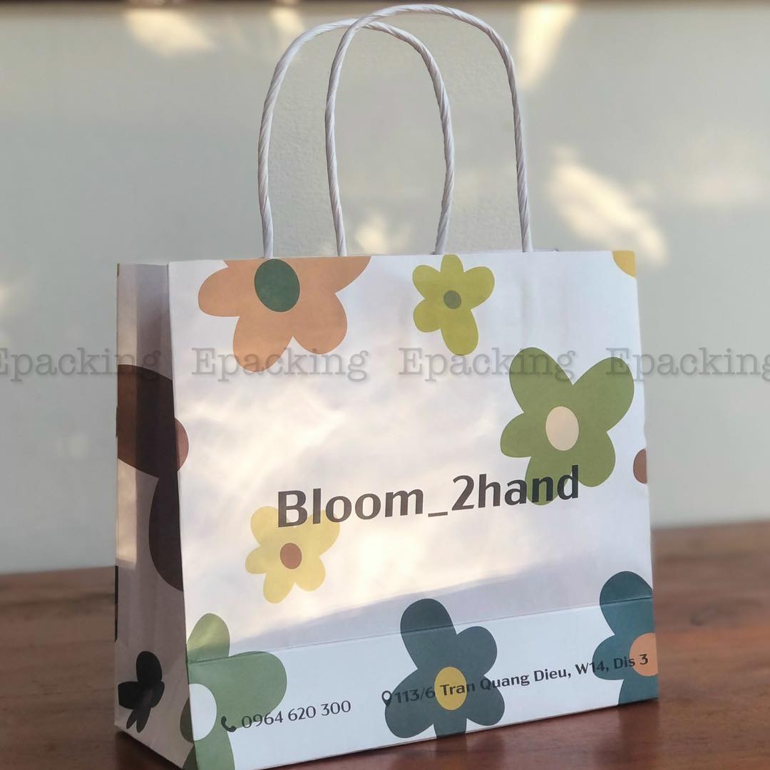 [🆕🇻🇳] In Hộp Giấy, Hộp Carton, Túi Giấy Giá Rẻ 🎨 Top1Designs ✨  Túi kraft xinh xắn phù hợp cho các sản phẩm đựng thời trang, quần áo, giày dép …..
Tư vấn đặt in – thiết kế : 
Hotline: 0868225023 Minh Hạnh (Call,SMS,Zalo , shares-0✔️ , likes-1❤️️ , date-2024-11-05 04:57:00🇻🇳🇻🇳🇻🇳📰🆕