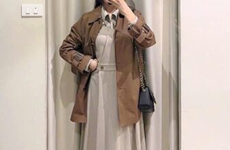 [🆕🇻🇳] LEMAO – VietNam factory outlet 👕 Top1Fashion 👗  [S][8834] Two-button pin tuck flare one-piece – 55 66 77
Váy dạ xinh , phối ngoài trench coat , blazer hay dạ đều dễ và đẹp .
Màu trắng nhã , dáng midi gọ , shares-0✔️ , likes-1❤️️ , date-2024-11-06 19:04:49🇻🇳🇻🇳🇻🇳📰🆕